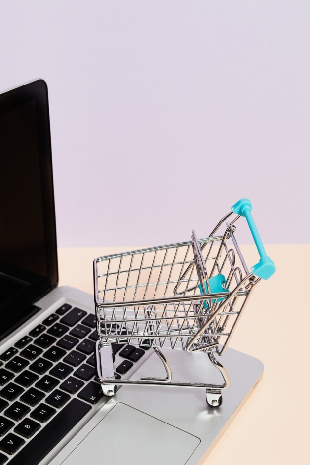 Ecommerce - Shopping cart on laptop